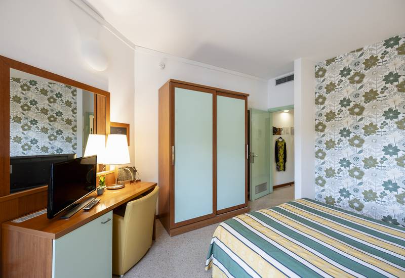 Camera_hotel_Luna_doppia_carta_da_parati