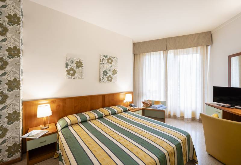 Camera_hotel_Luna_doppia_carta_da_parati